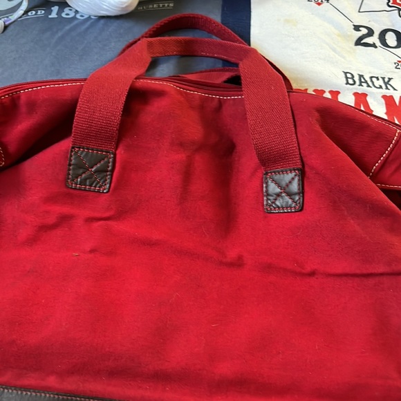 Vintage Orvis Canvas Weekender Bag. Red w/ shoulder strap. Genuine leather trim - Picture 3 of 10